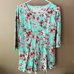 La Clef Maternity top- never worn